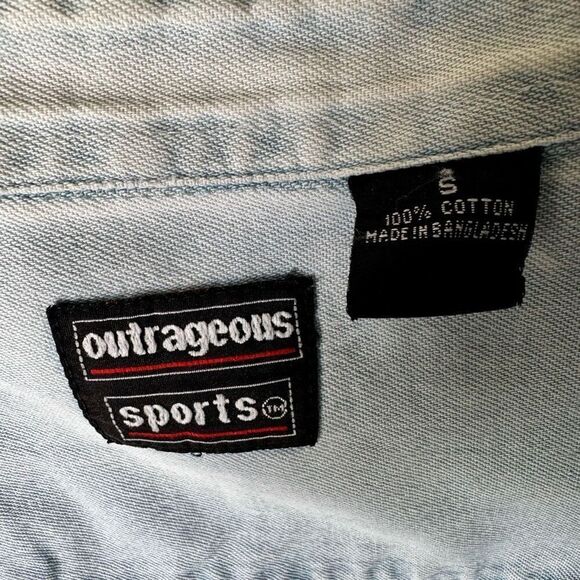 Vintage Winter Themed Embroidered Denim Shirt - Picture 7 of 7